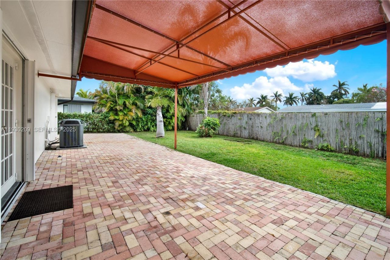 9312 SW 182nd St, Palmetto Bay, FL 33157 Photo