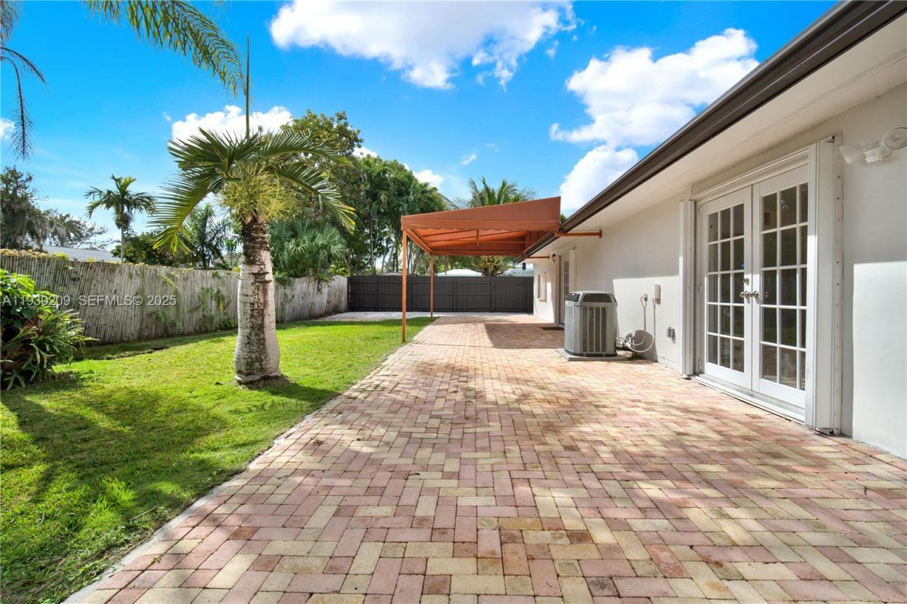 9312 SW 182nd St, Palmetto Bay, FL 33157 Photo