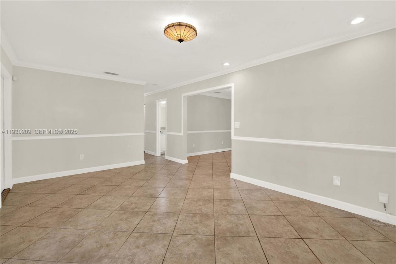 9312 SW 182nd St, Palmetto Bay, FL 33157 Photo