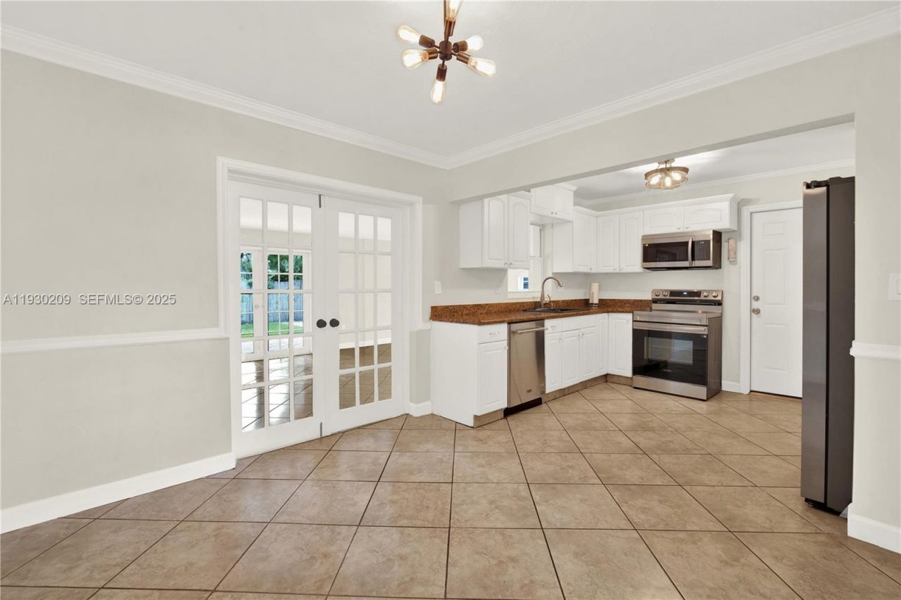 9312 SW 182nd St, Palmetto Bay, FL 33157 Photo