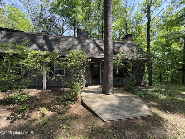 36 Hoffman Road, Saratoga Springs, NY 12866