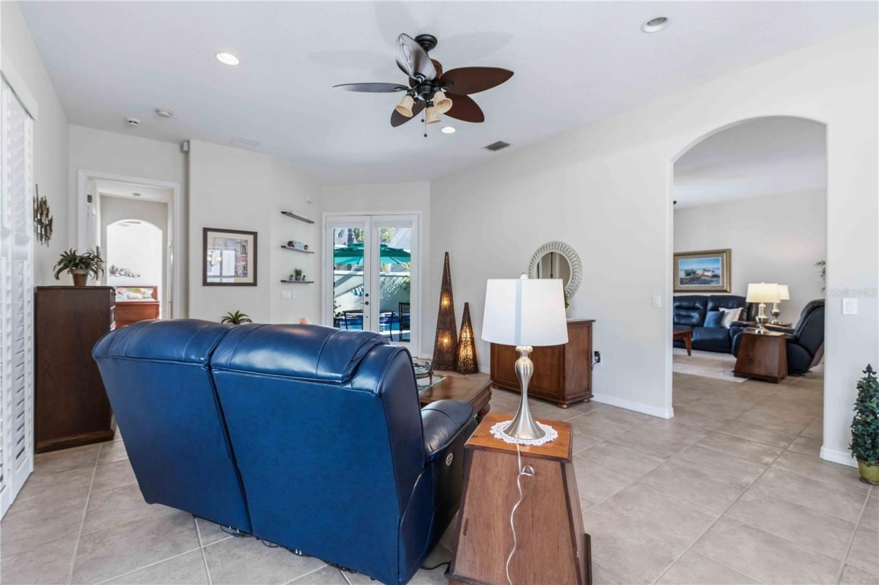 7915 Edmonston Circle, University Park, FL 34201 Photo