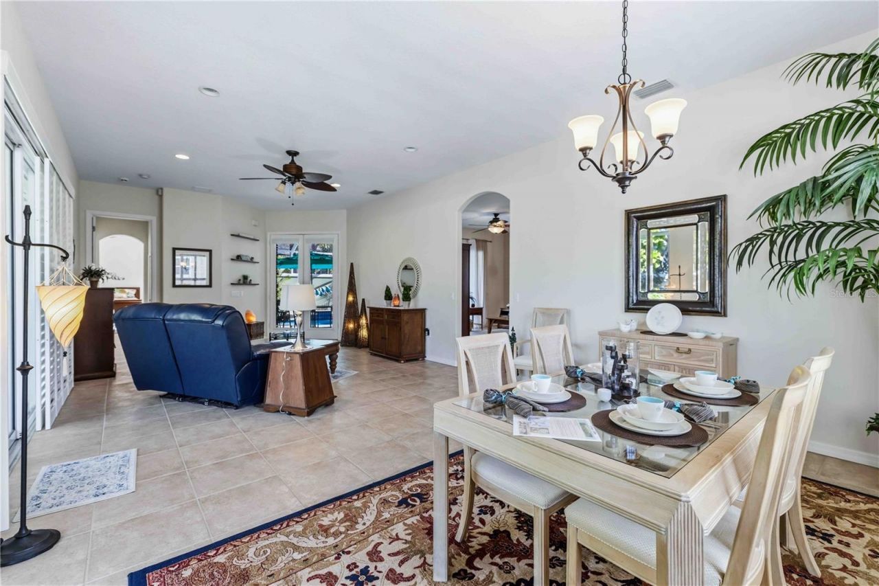 7915 Edmonston Circle, University Park, FL 34201 Photo