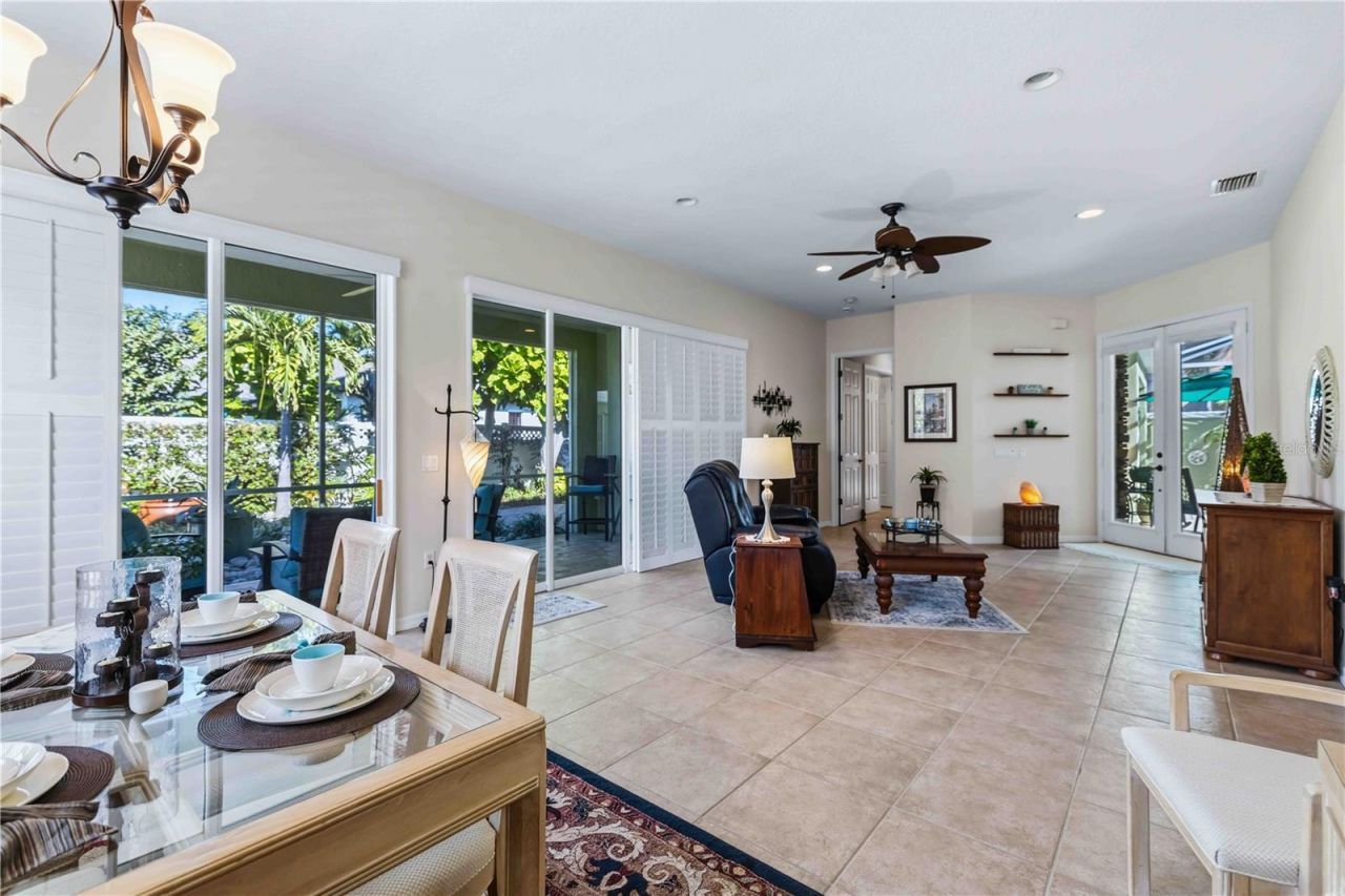 7915 Edmonston Circle, University Park, FL 34201 Photo