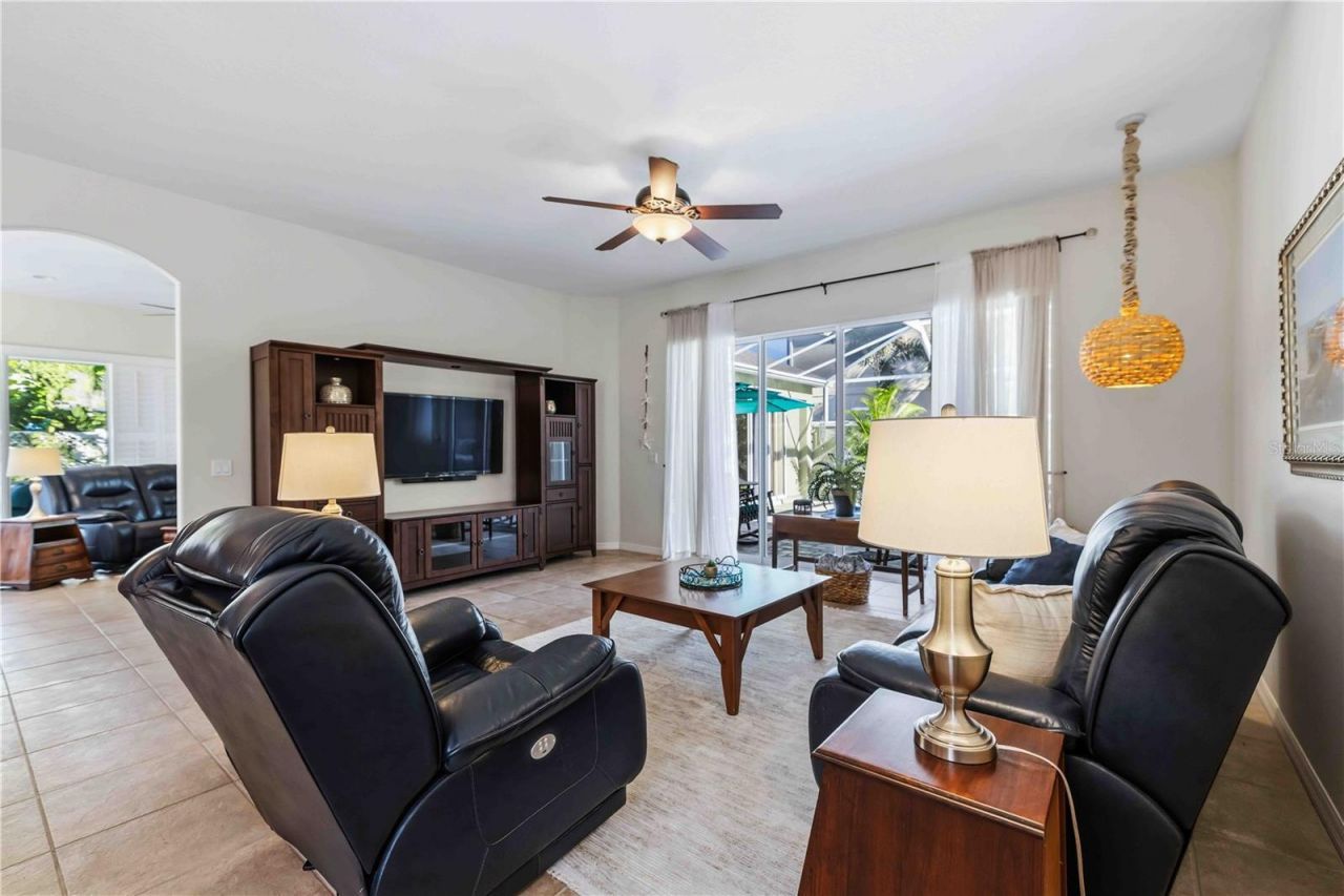 7915 Edmonston Circle, University Park, FL 34201 Photo