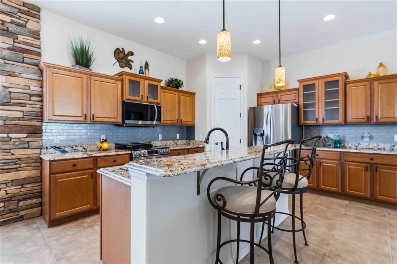 7915 Edmonston Circle, University Park, FL 34201 Photo