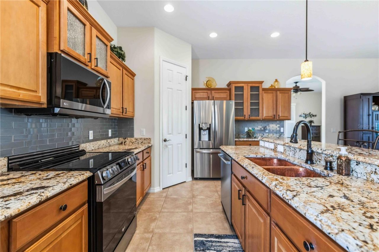 7915 Edmonston Circle, University Park, FL 34201 Photo