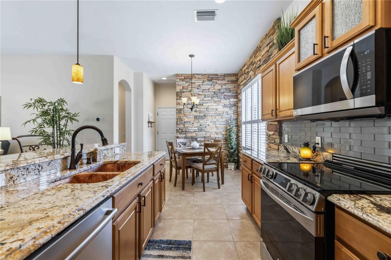 7915 Edmonston Circle, University Park, FL 34201 Photo