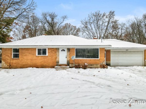 609 60th Street SE, Kentwood, MI 49548