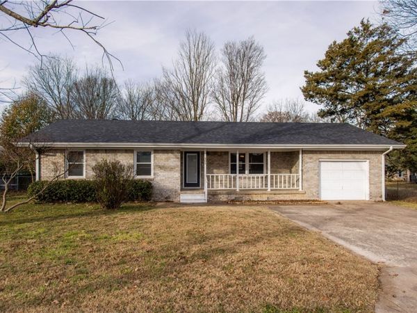 908 S Maple Street, Siloam Springs, AR 72761