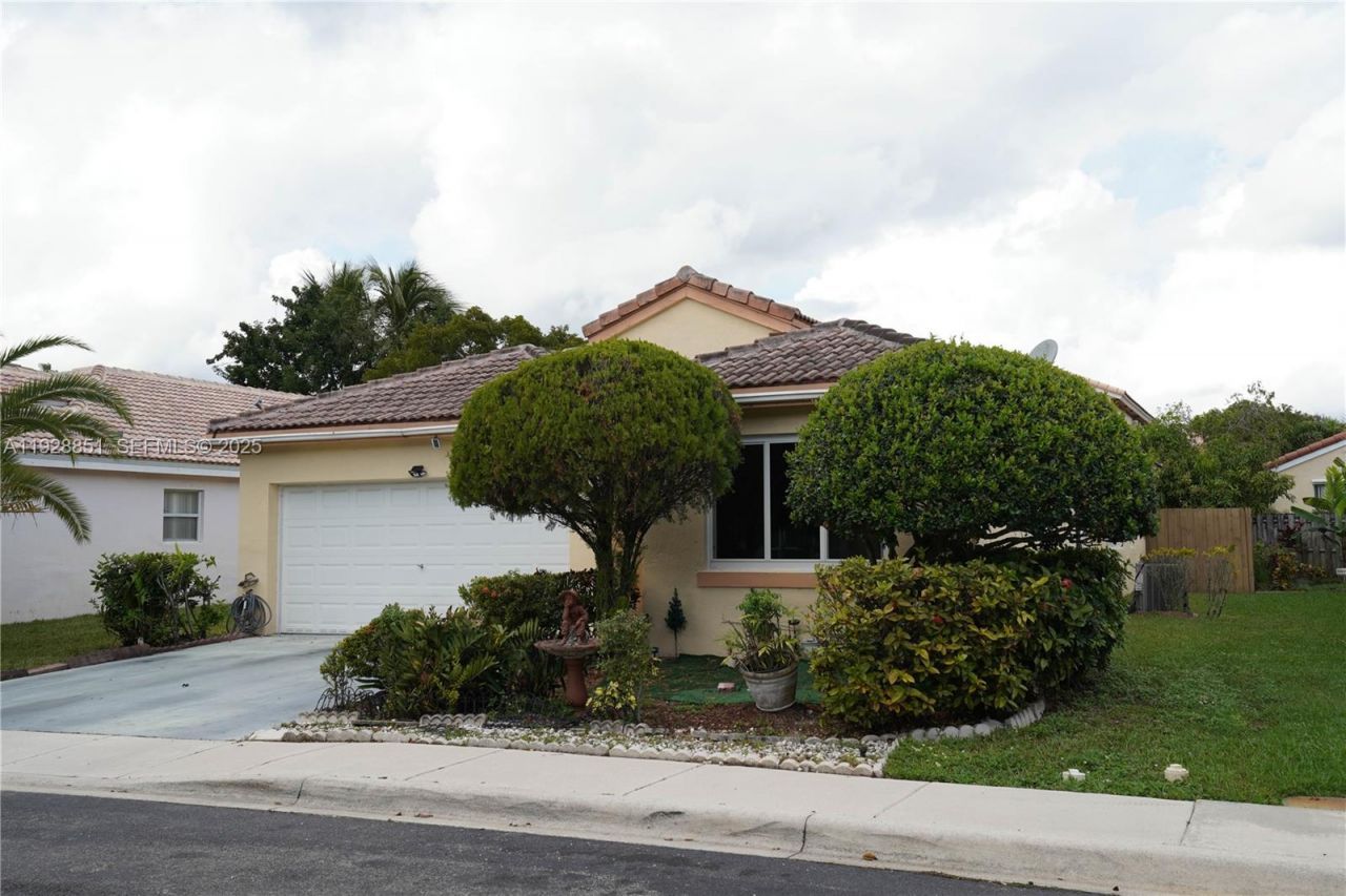 10245 SW 16th Court, Pembroke Pines, FL 33025 Photo