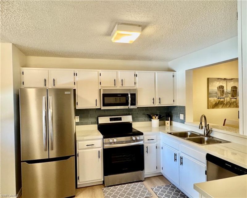 645 Squire Ct, Unit 202, Naples, FL 34104 Photo