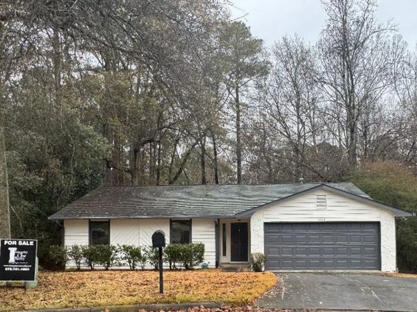 2202 Lowtrail Court, Lithonia, GA 30058