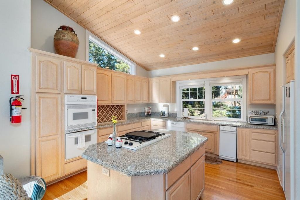 1360 Canterbury Drive, Kings Beach, CA 96143 Photo