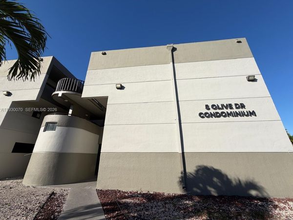 5 Olive Dr, Unit 24, Hialeah, FL 33010