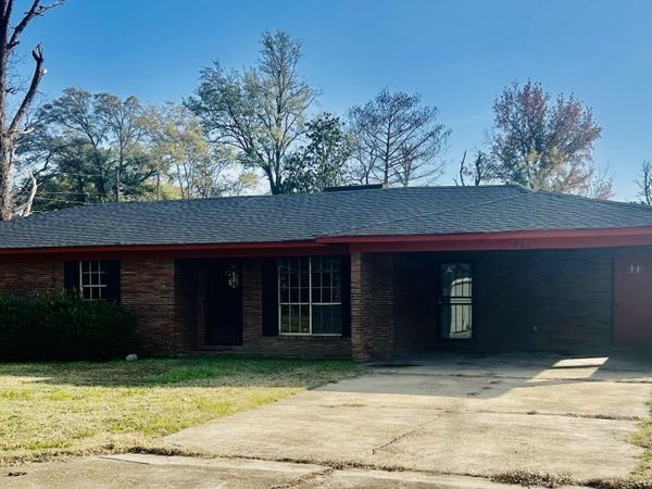 203 Union Street, Itta Bena, MS 38941
