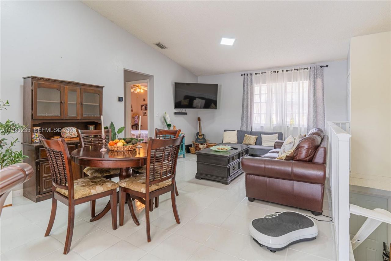 6900 NW 173rd Dr, Unit 1108, Hialeah, FL 33015 Photo