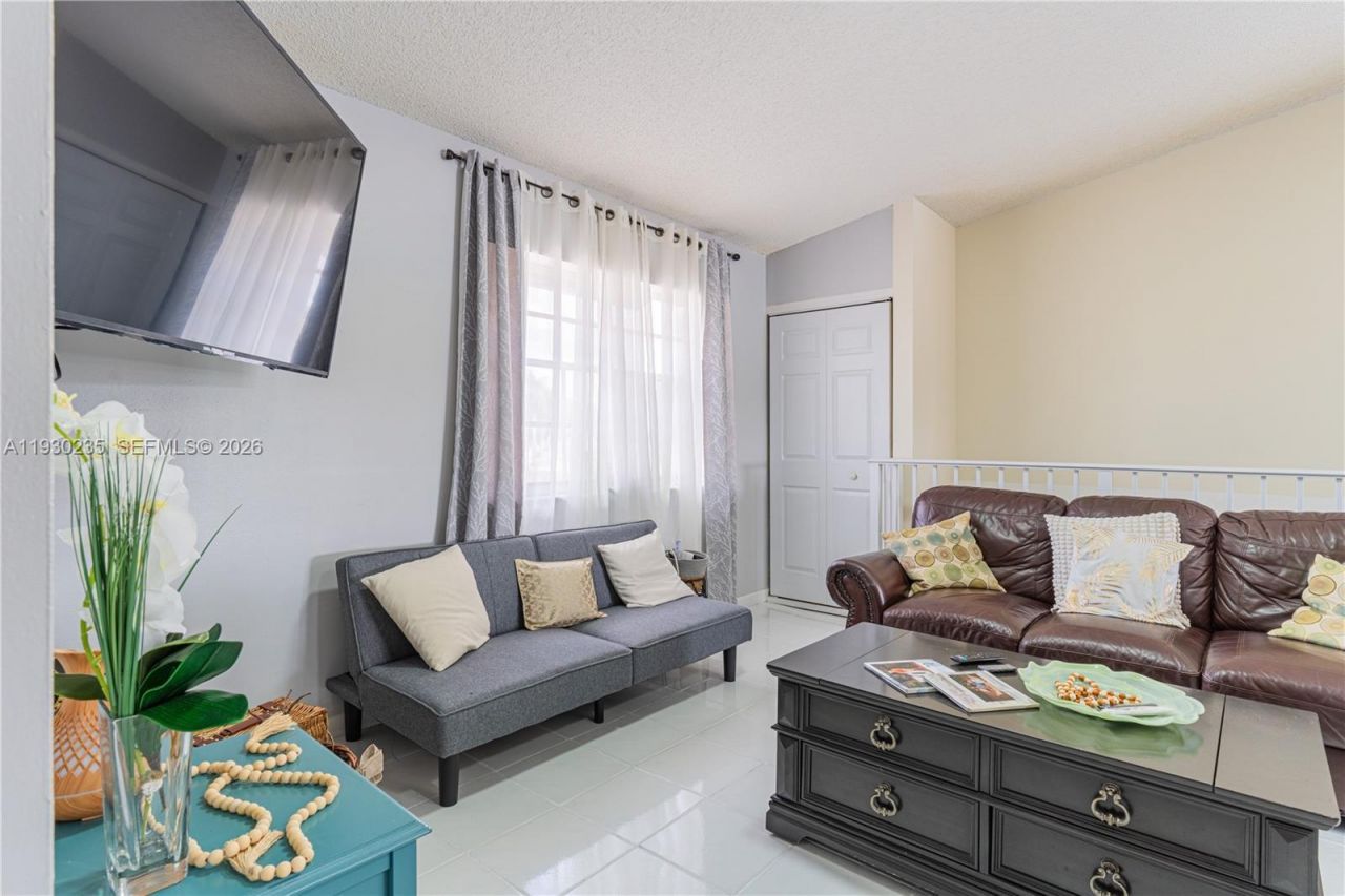6900 NW 173rd Dr, Unit 1108, Hialeah, FL 33015 Photo