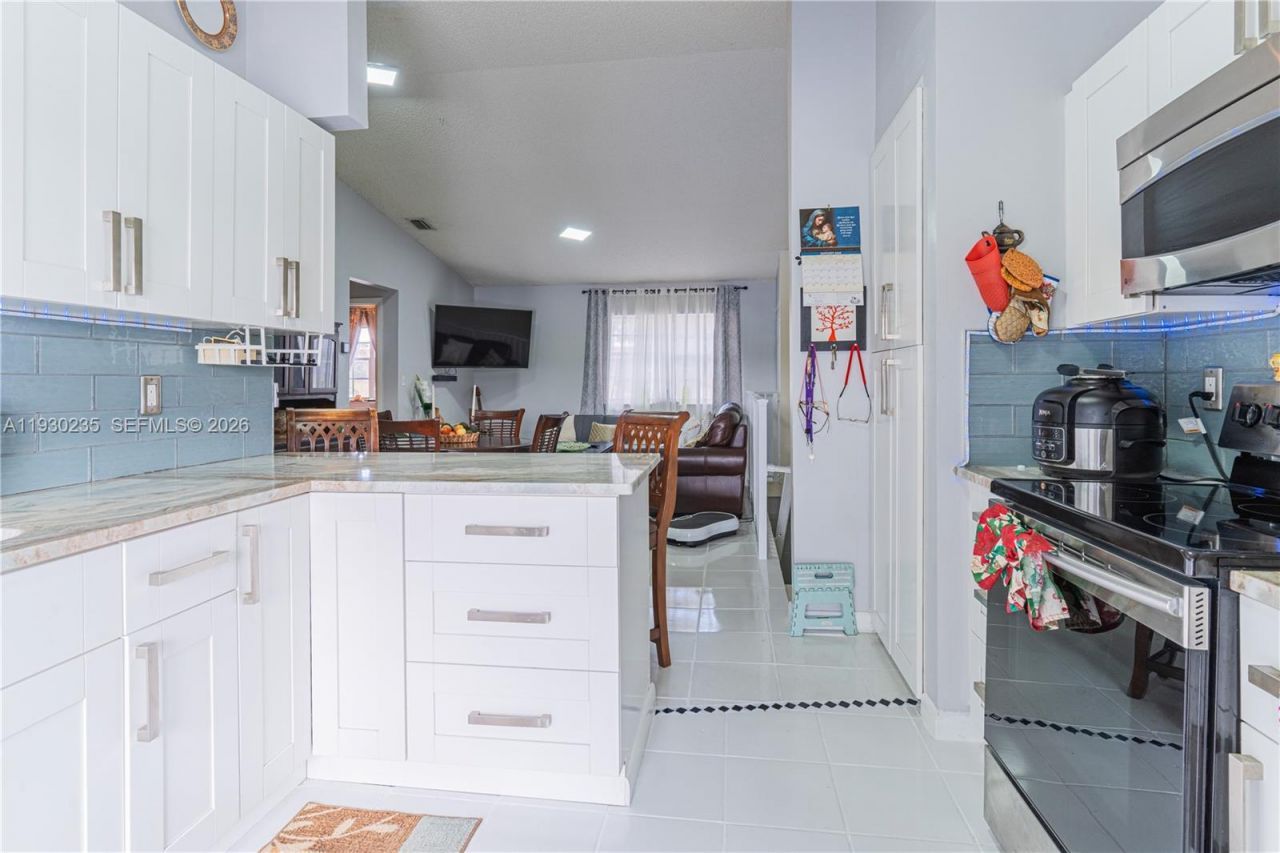 6900 NW 173rd Dr, Unit 1108, Hialeah, FL 33015 Photo