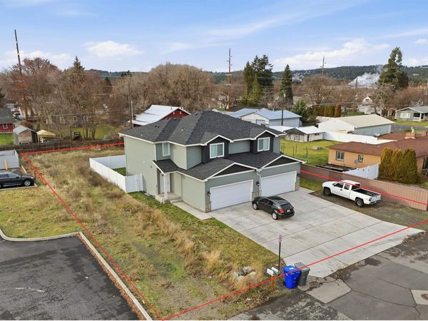 2715 N Boeing Rd, Millwood, WA 99206