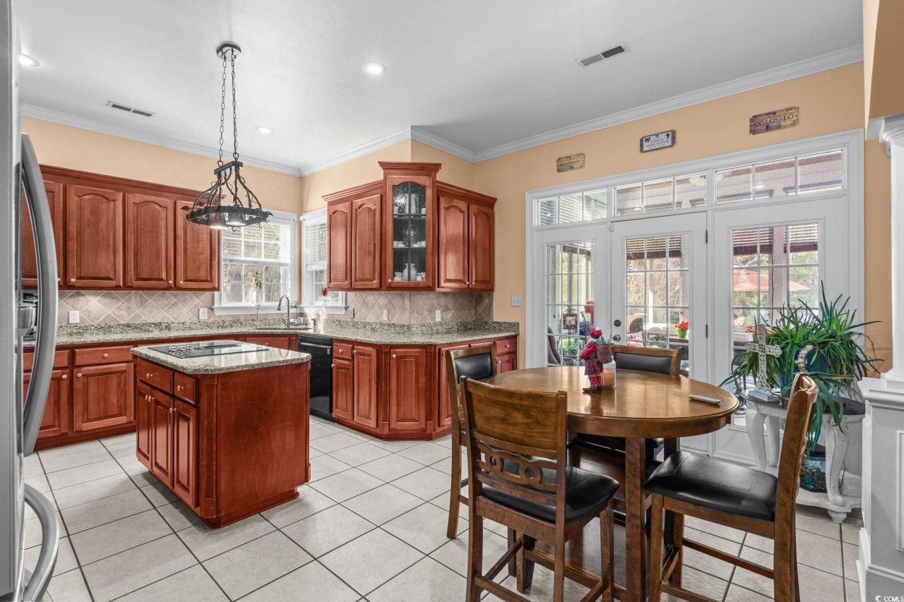 740 Oxbow Dr. Photo 4