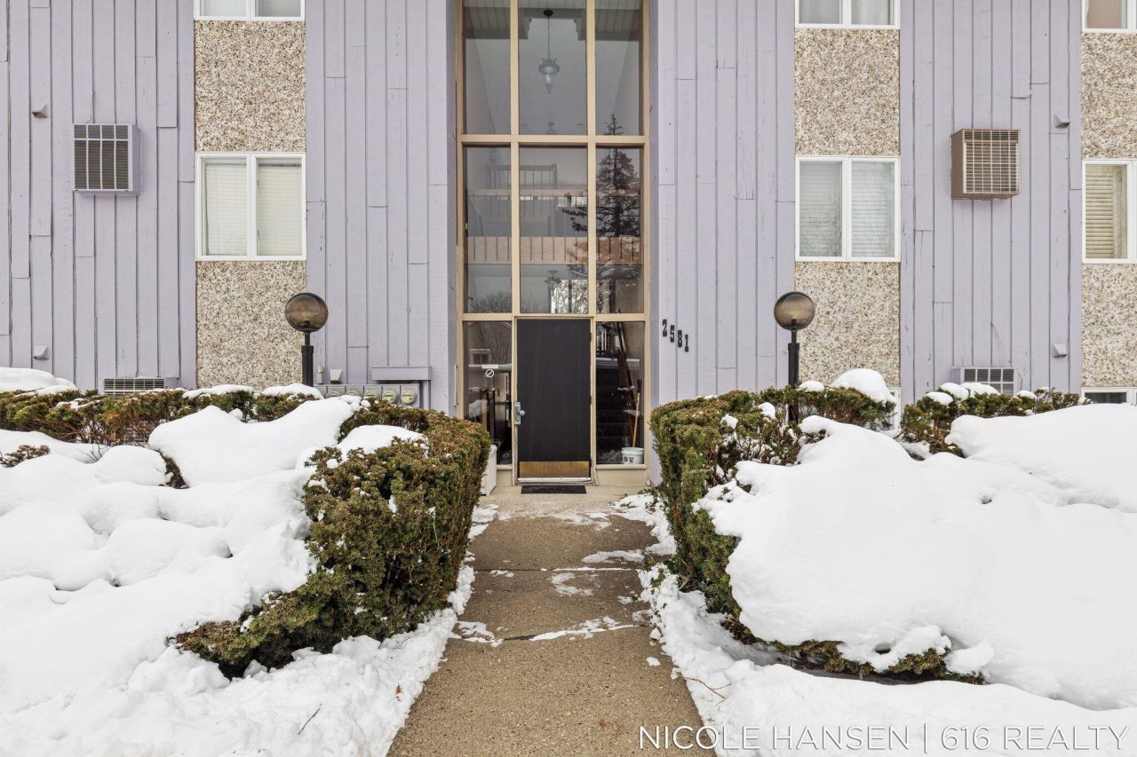 2581 Ridgecroft Drive Se, Unit 302, Grand Rapids, MI 49546 Main Photo