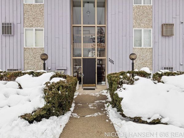2581 Ridgecroft Drive SE, Unit 302, Grand Rapids, MI 49546