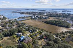 1816 Battery Island Drive photo 4