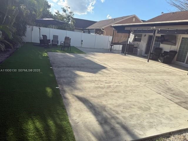 9530 Ashley Dr, Miramar, FL 33025 Photo