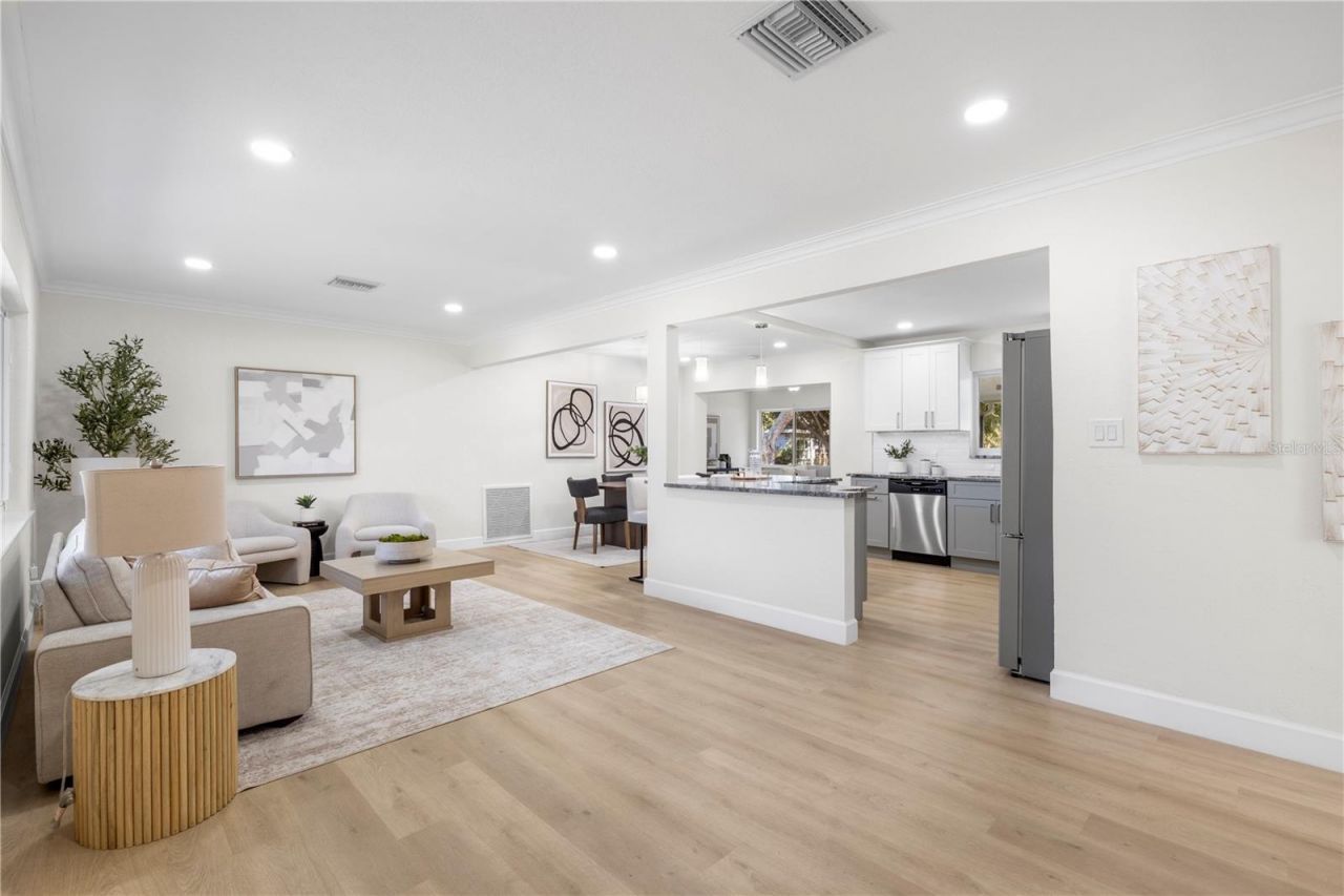 6850 7th Street S, Saint Petersburg, FL 33705 Photo