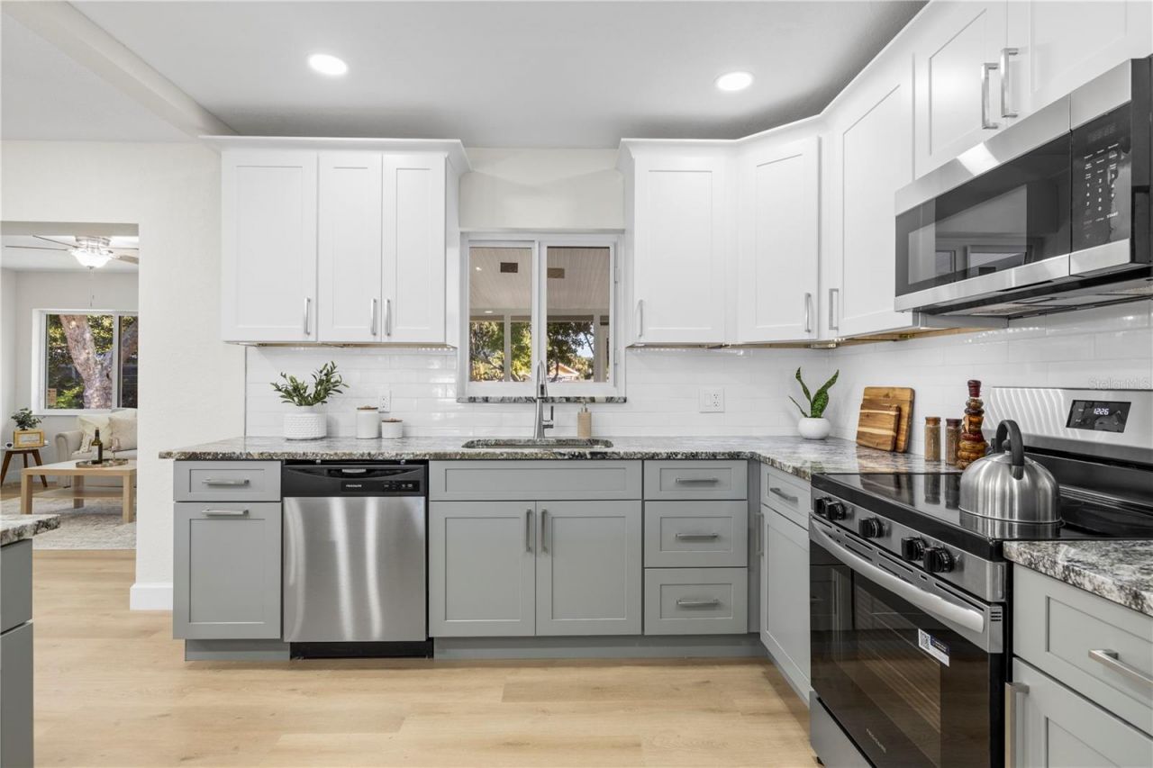 6850 7th Street S, Saint Petersburg, FL 33705 Photo