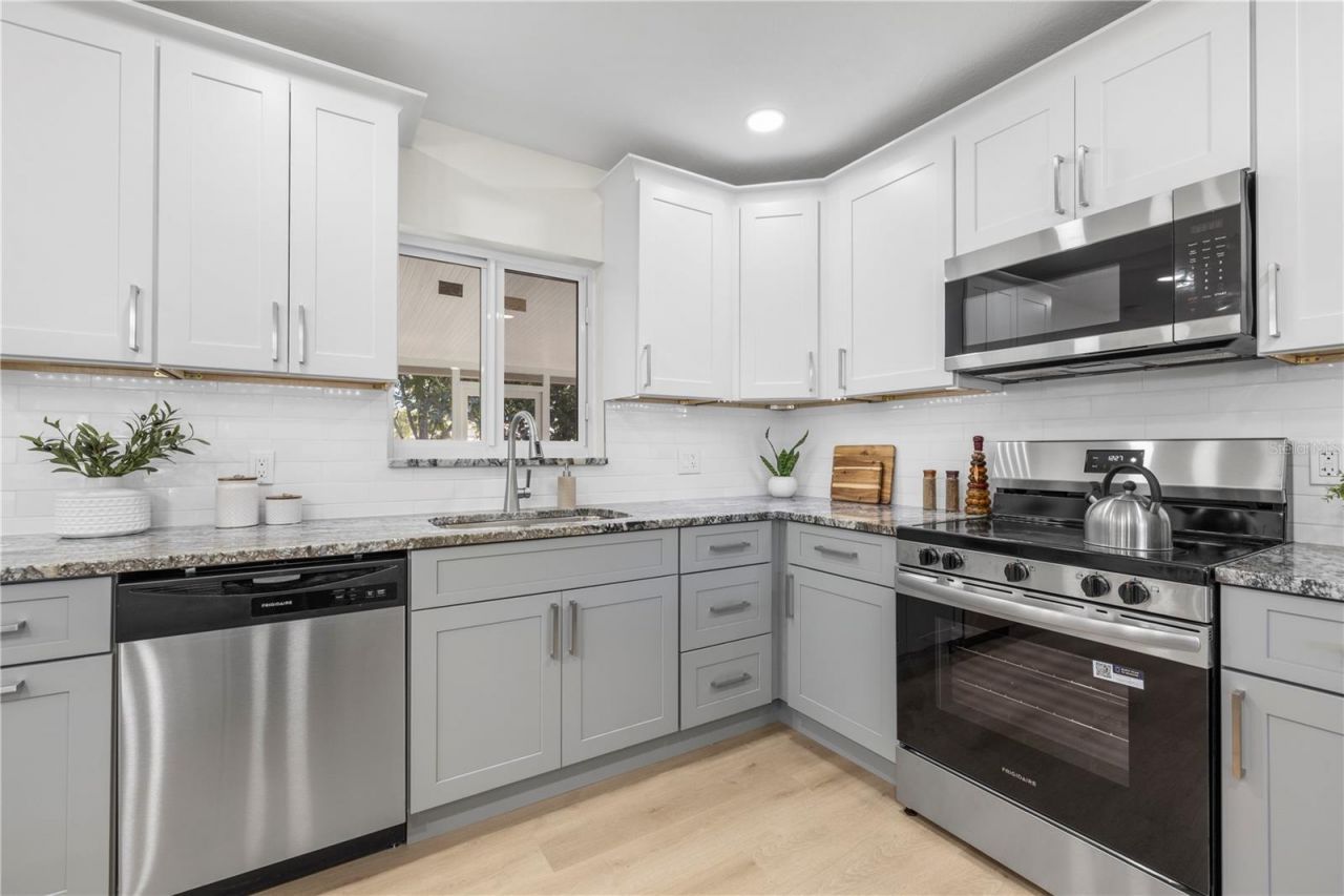 6850 7th Street S, Saint Petersburg, FL 33705 Photo