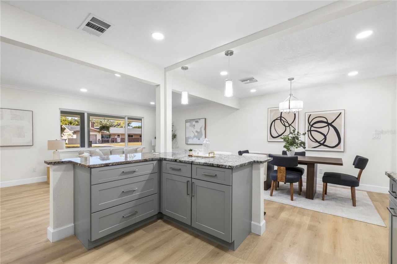 6850 7th Street S, Saint Petersburg, FL 33705 Photo