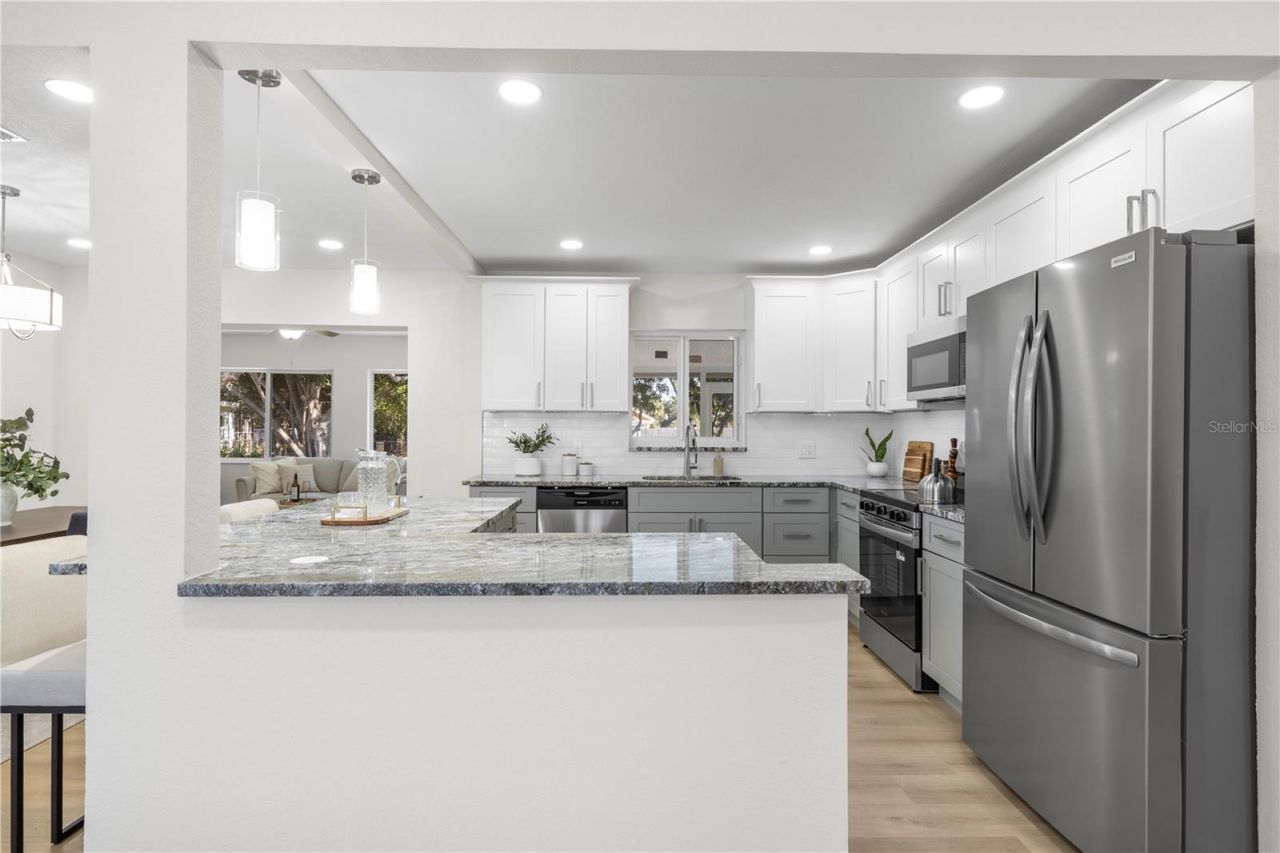 6850 7th Street S, Saint Petersburg, FL 33705 Photo