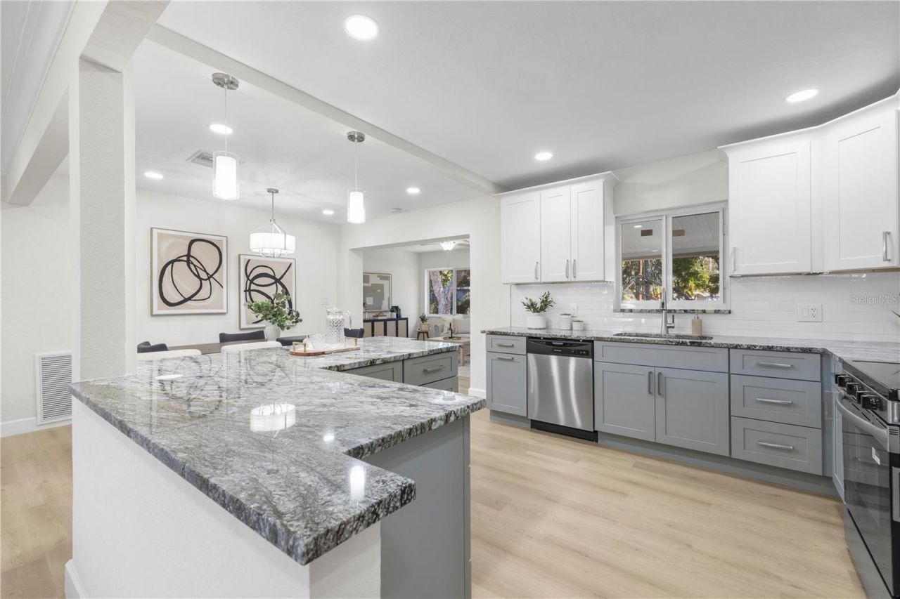 6850 7th Street S, Saint Petersburg, FL 33705 Photo