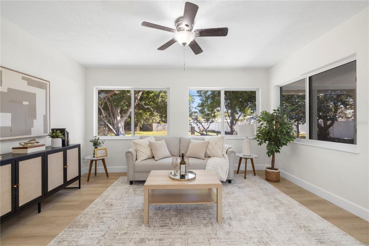 6850 7th Street S, Saint Petersburg, FL 33705 Photo