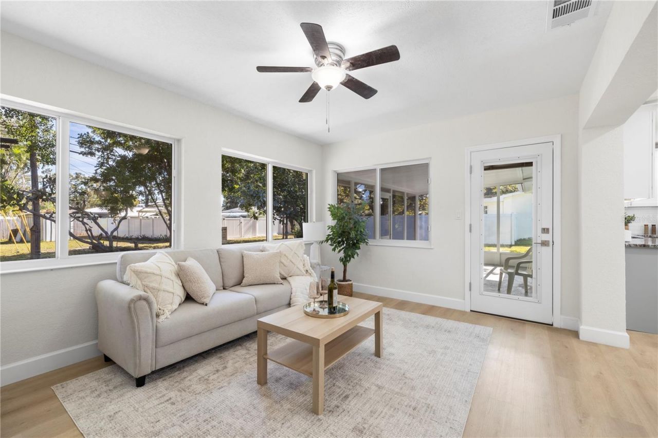 6850 7th Street S, Saint Petersburg, FL 33705 Photo