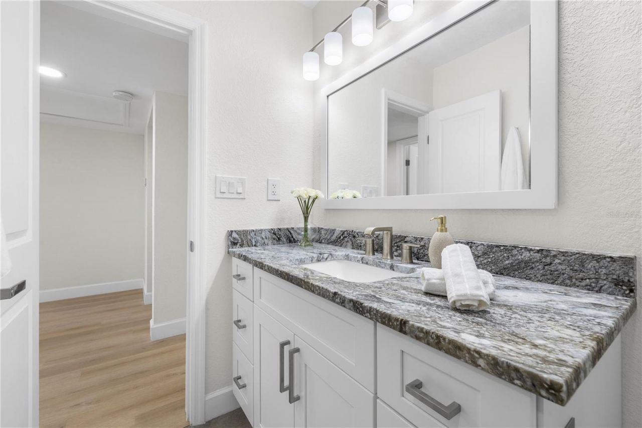 6850 7th Street S, Saint Petersburg, FL 33705 Photo