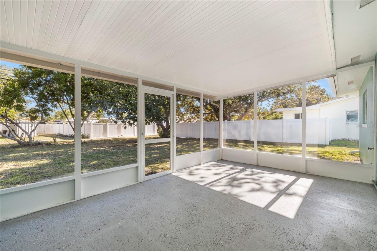 6850 7th Street S, Saint Petersburg, FL 33705 Photo