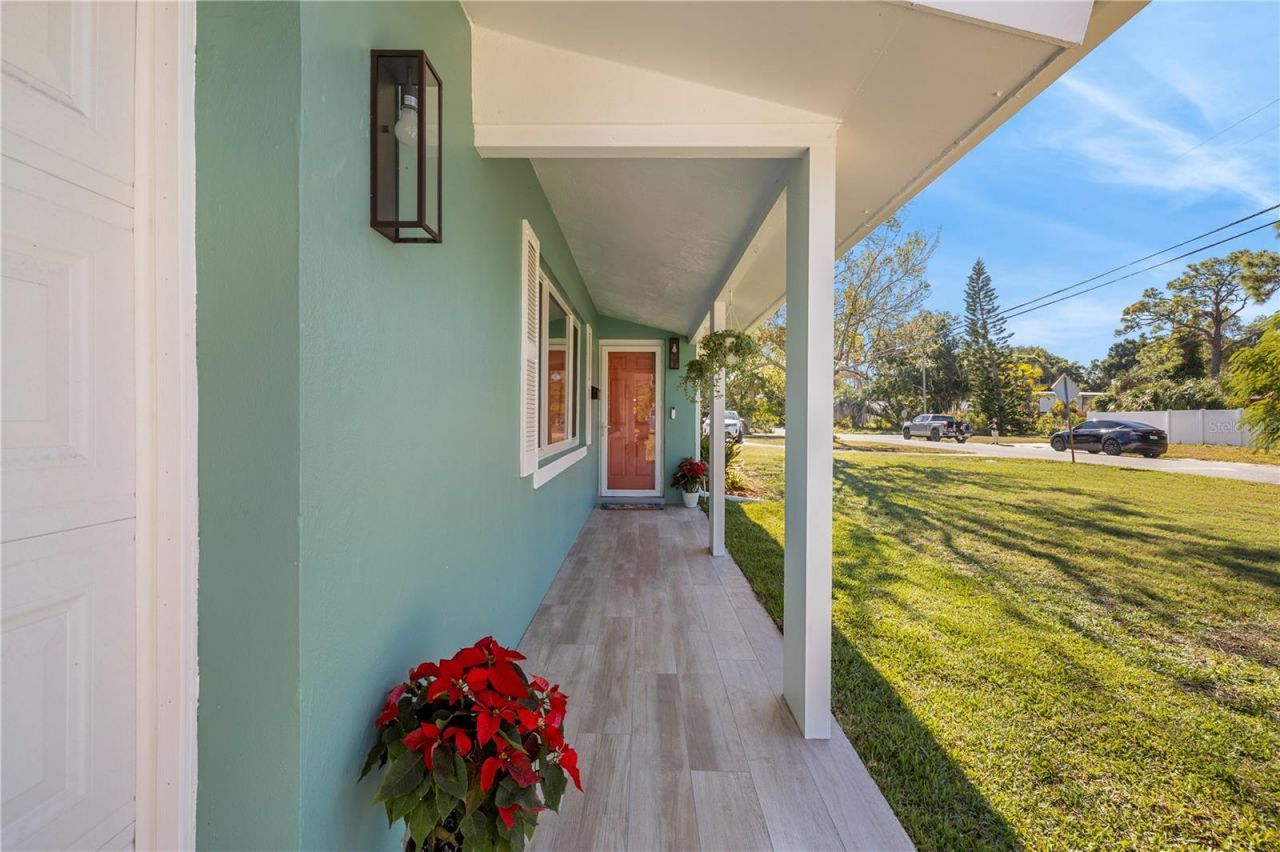 6850 7th Street S, Saint Petersburg, FL 33705 Photo