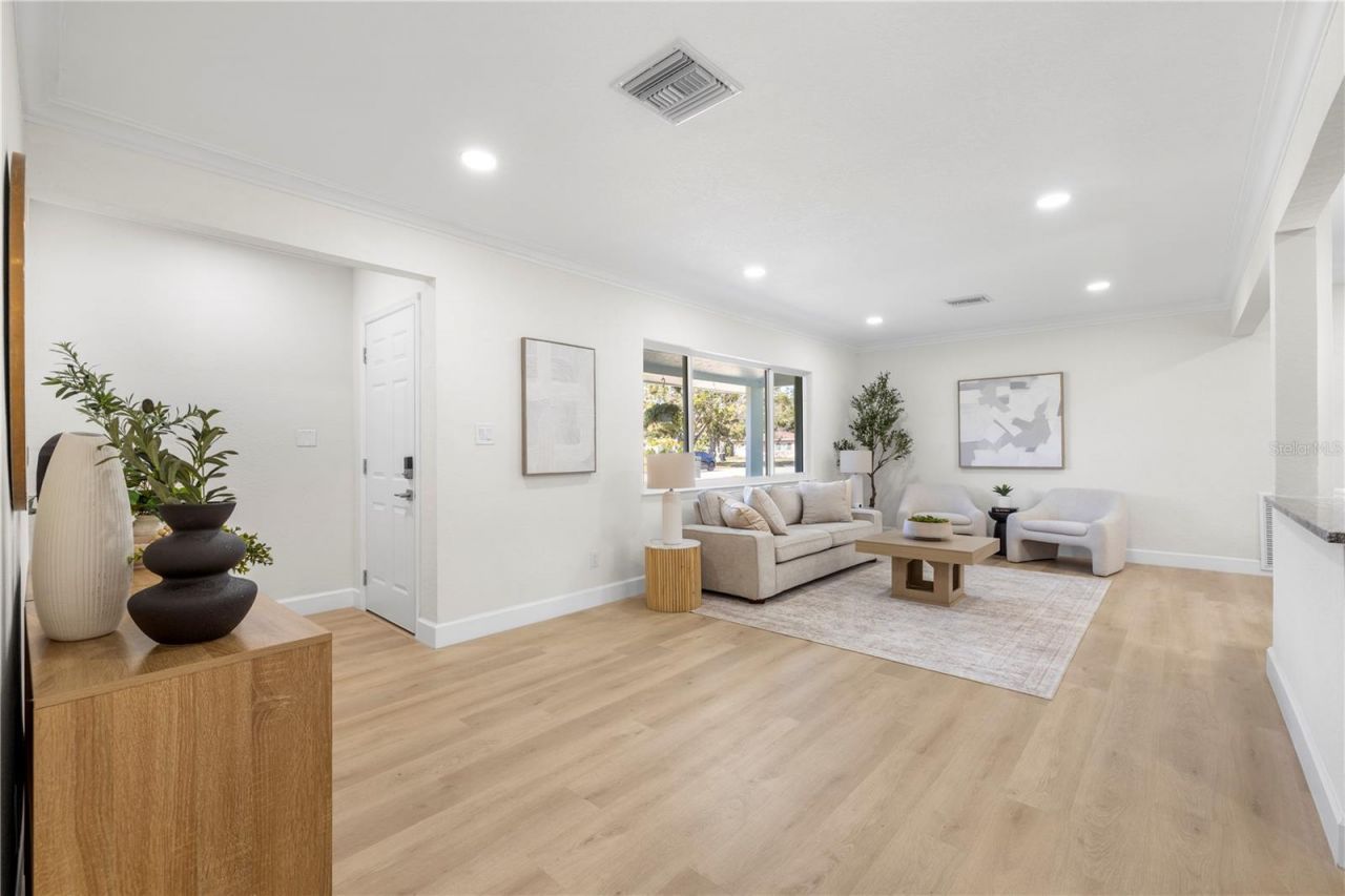 6850 7th Street S, Saint Petersburg, FL 33705 Photo