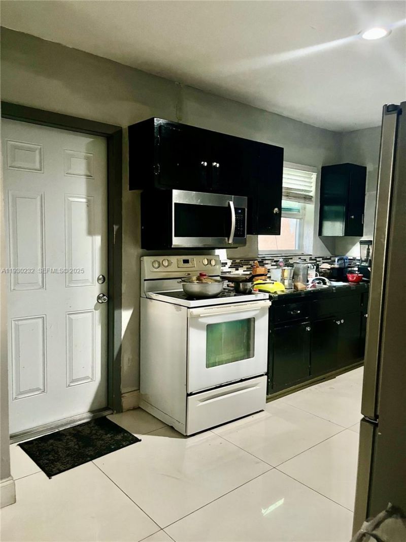 1643 NW 12th Ct, Fort Lauderdale, FL 33311 Photo