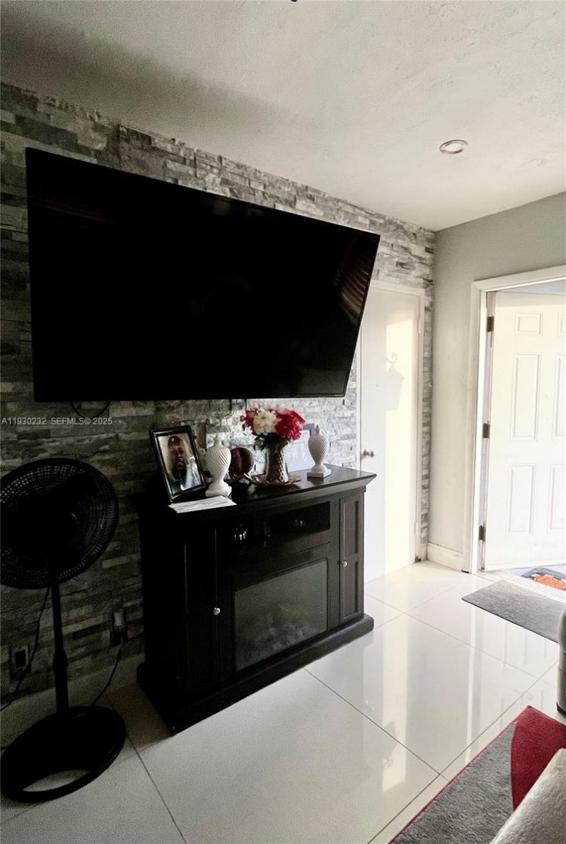 1643 NW 12th Ct, Fort Lauderdale, FL 33311 Photo