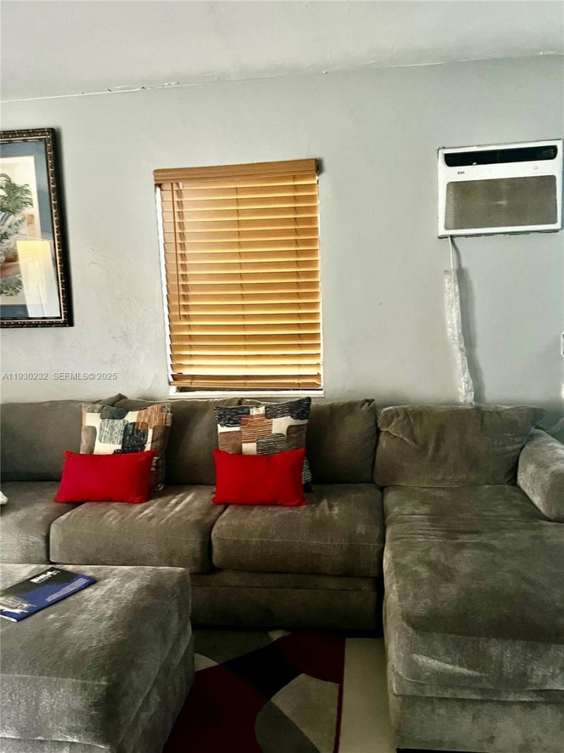 1643 NW 12th Ct, Fort Lauderdale, FL 33311 Photo