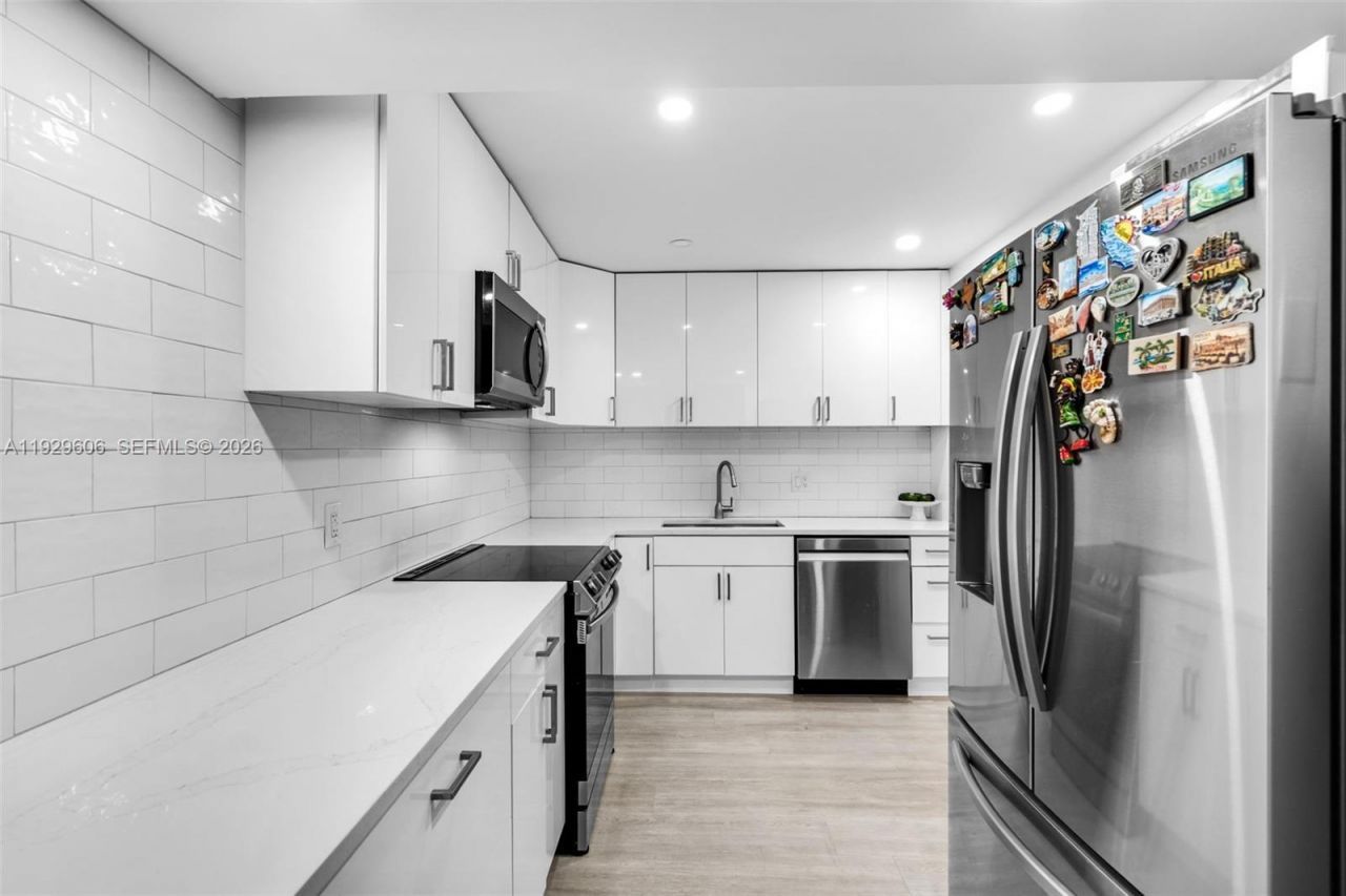 2500 Parkview Dr, Unit 2102, Hallandale Beach, FL 33009 Photo