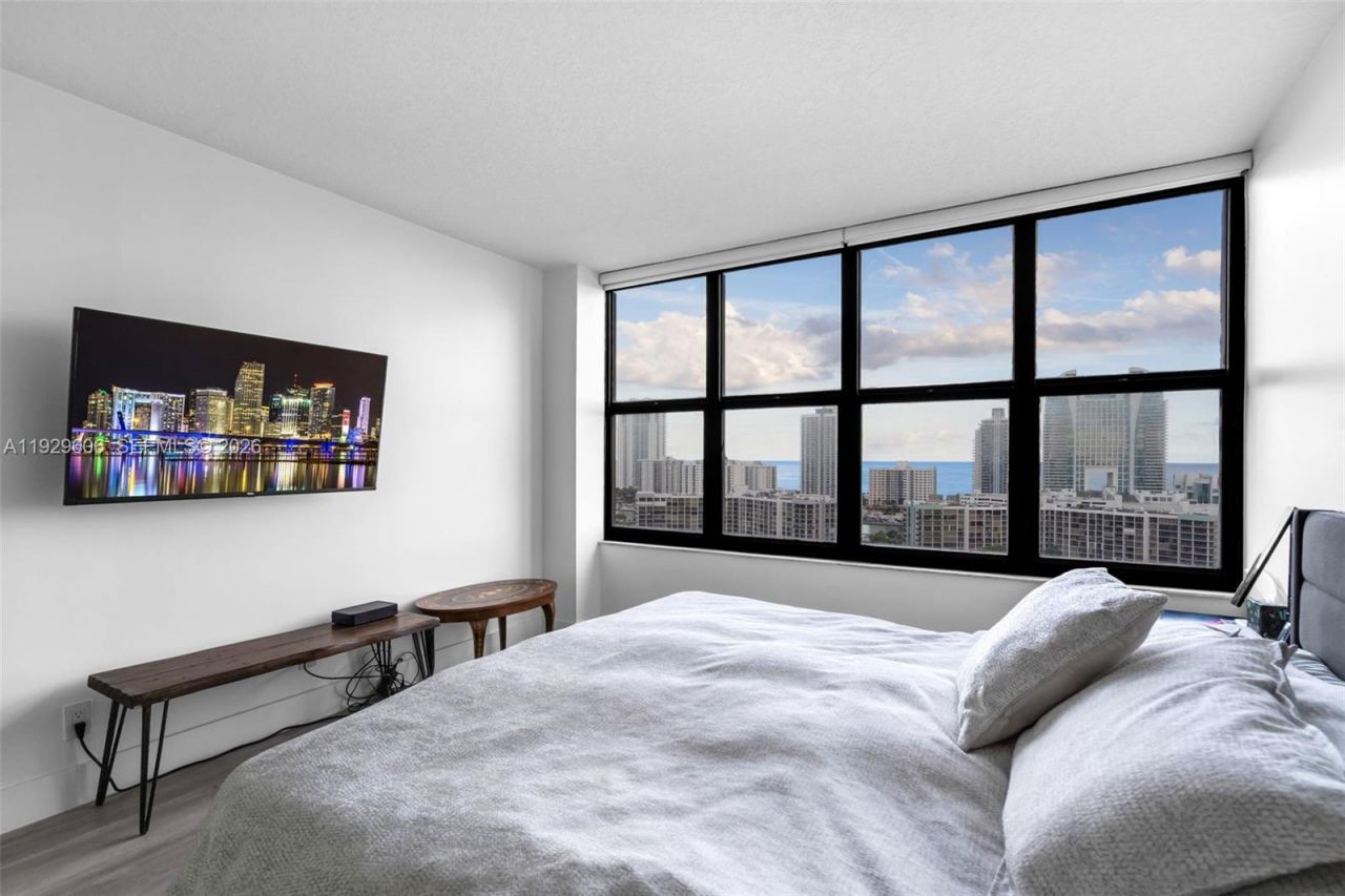 2500 Parkview Dr, Unit 2102, Hallandale Beach, FL 33009 Photo