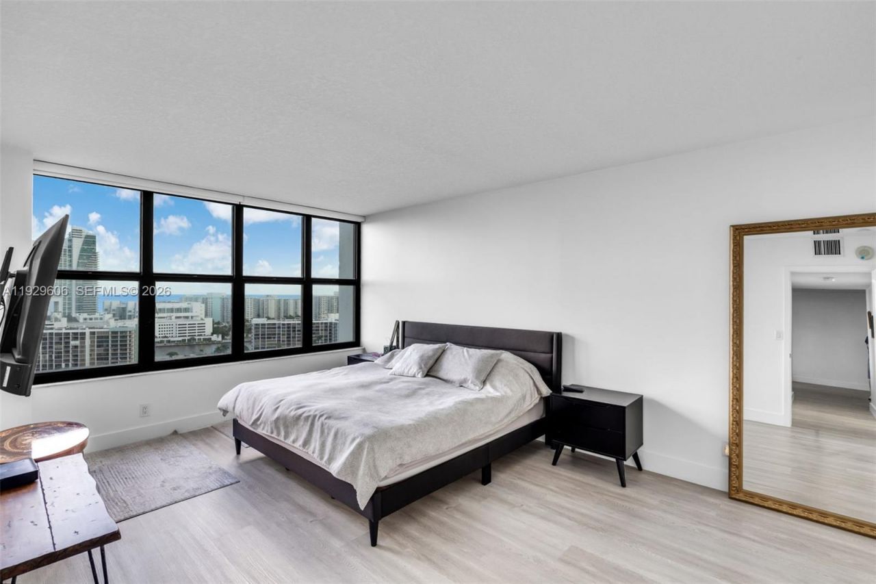 2500 Parkview Dr, Unit 2102, Hallandale Beach, FL 33009 Photo