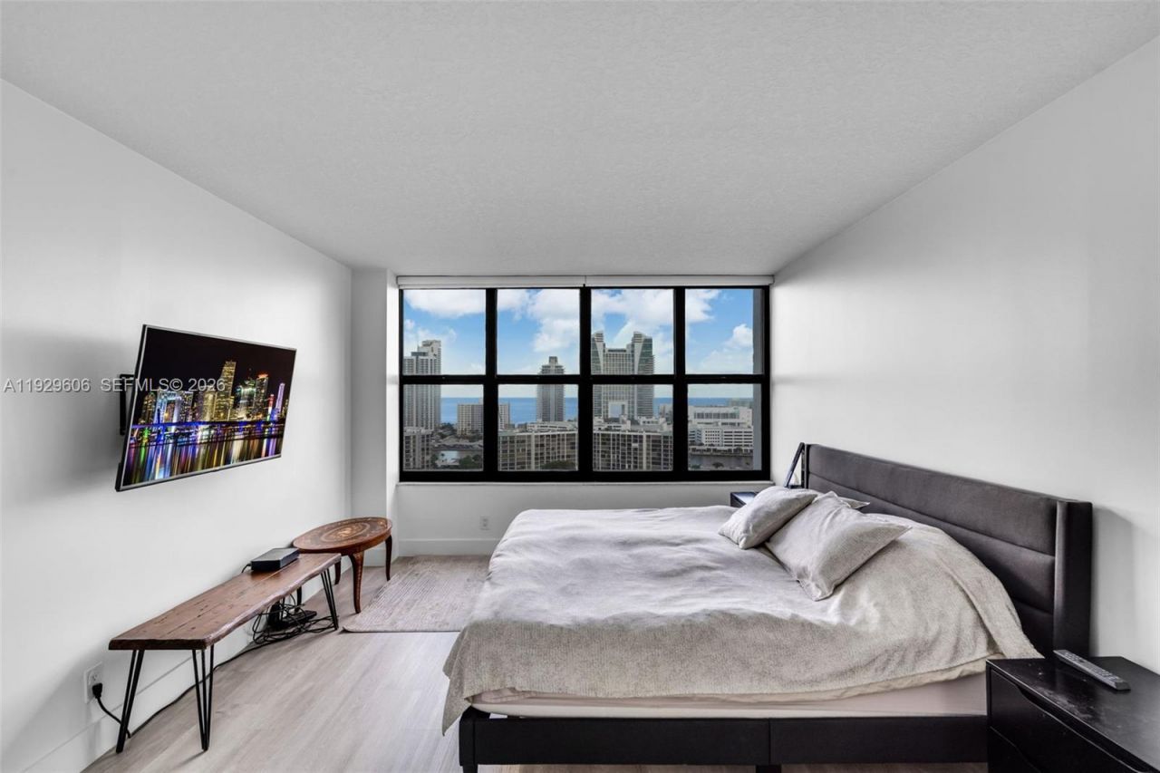 2500 Parkview Dr, Unit 2102, Hallandale Beach, FL 33009 Photo