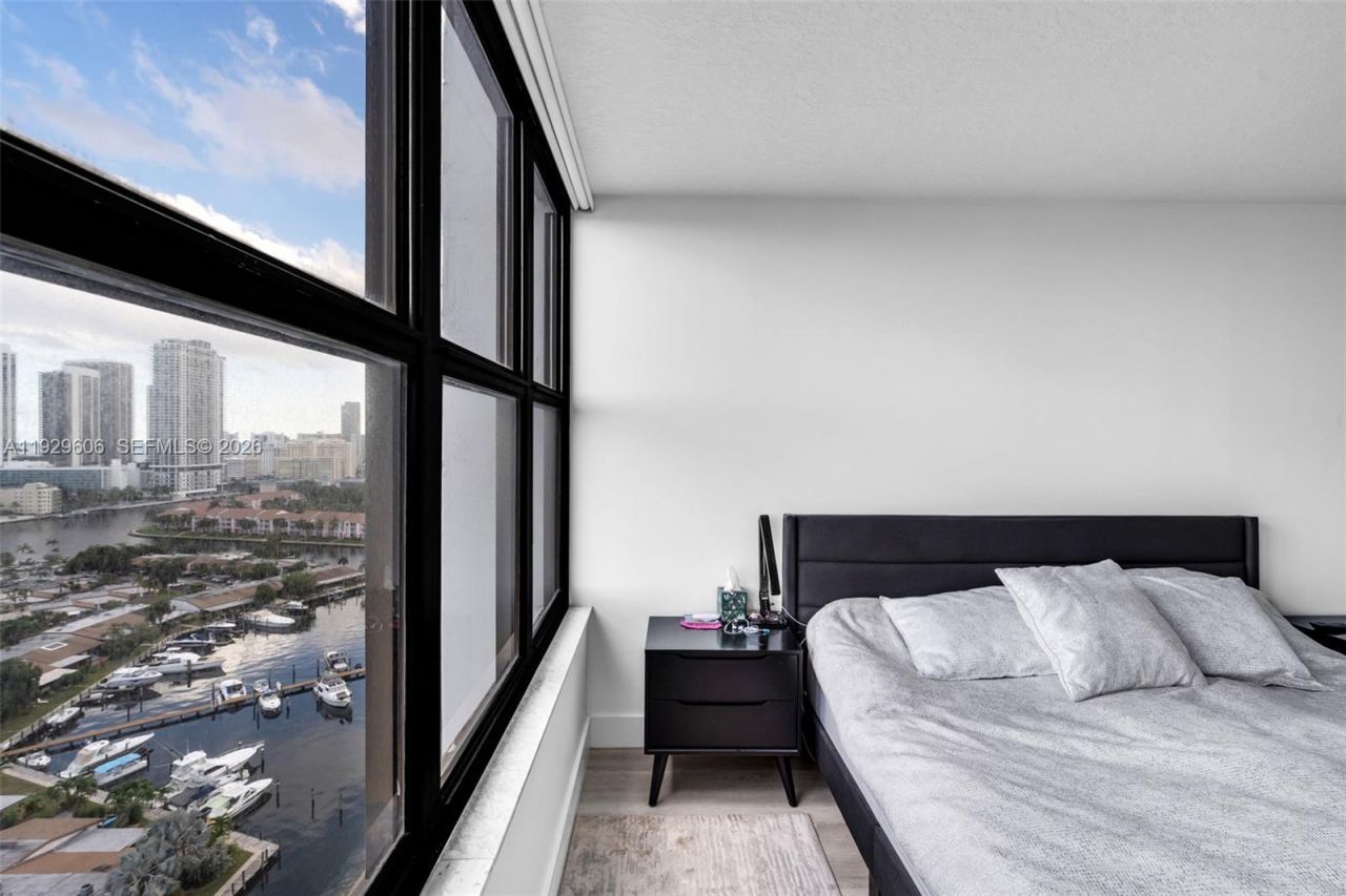 2500 Parkview Dr, Unit 2102, Hallandale Beach, FL 33009 Photo