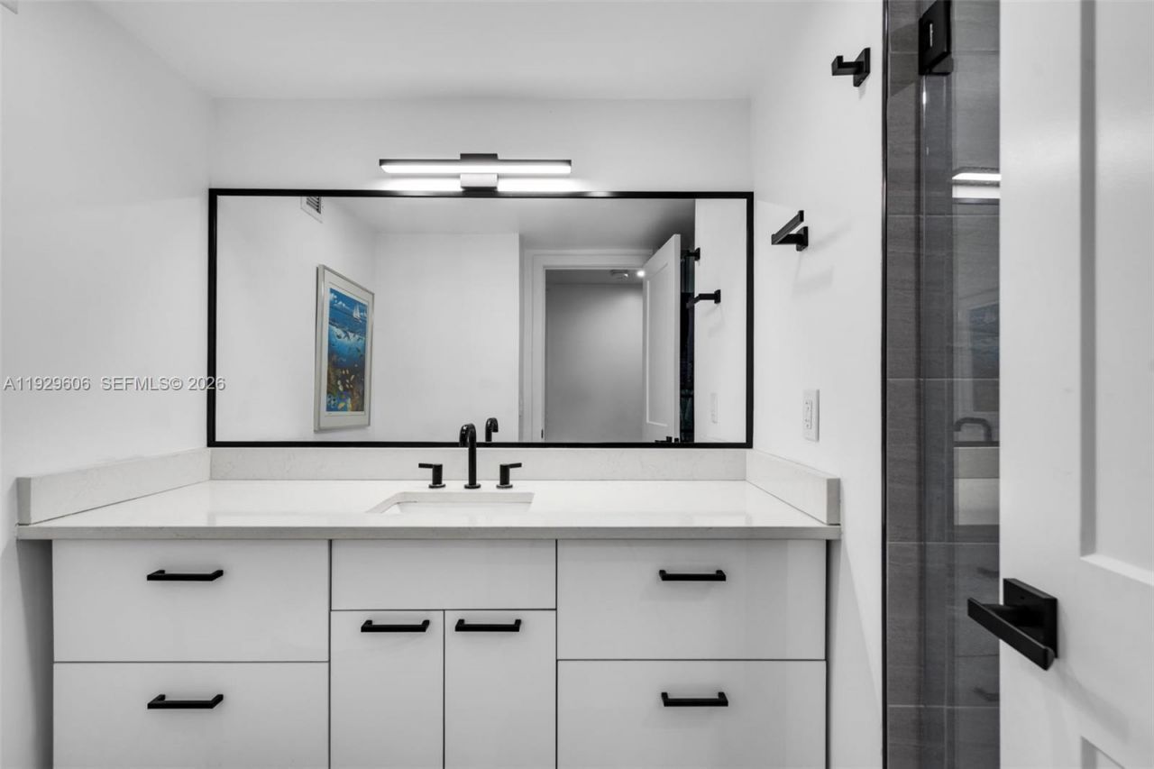 2500 Parkview Dr, Unit 2102, Hallandale Beach, FL 33009 Photo